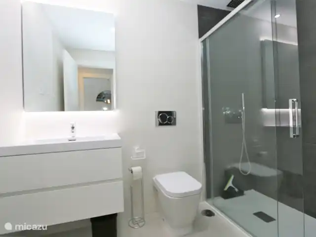 Flamenca Village met groot balkon huren in Spanje, Costa Blanca, Orihuela Costa - appartement Badkamer met inloopdouche
