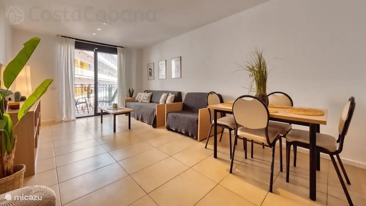 Schöne helle Wohnung mit Balkon und Gemeinschaftspool im Zentrum von Lloret!