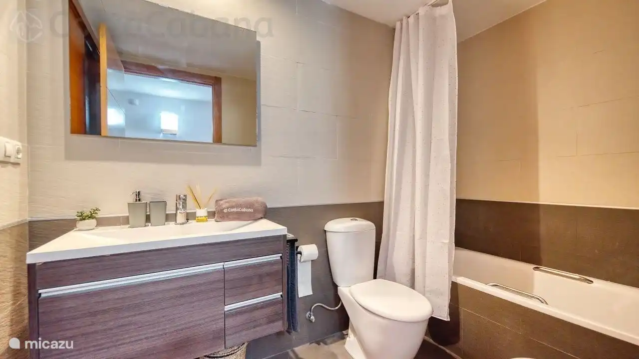 Schöne helle Wohnung mit Balkon und Gemeinschaftspool im Zentrum von Lloret!