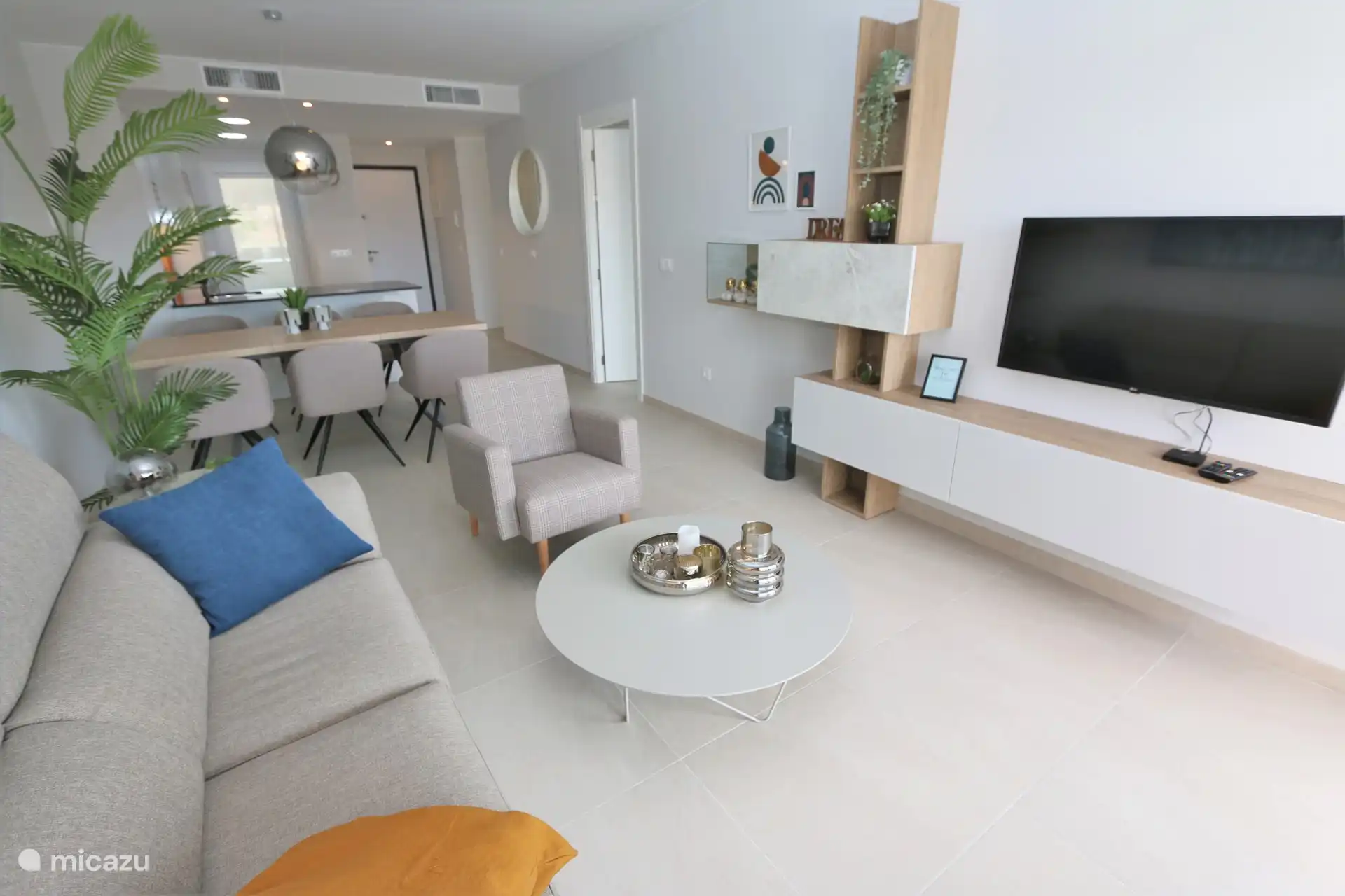 Cocina, comedor y sala de estar