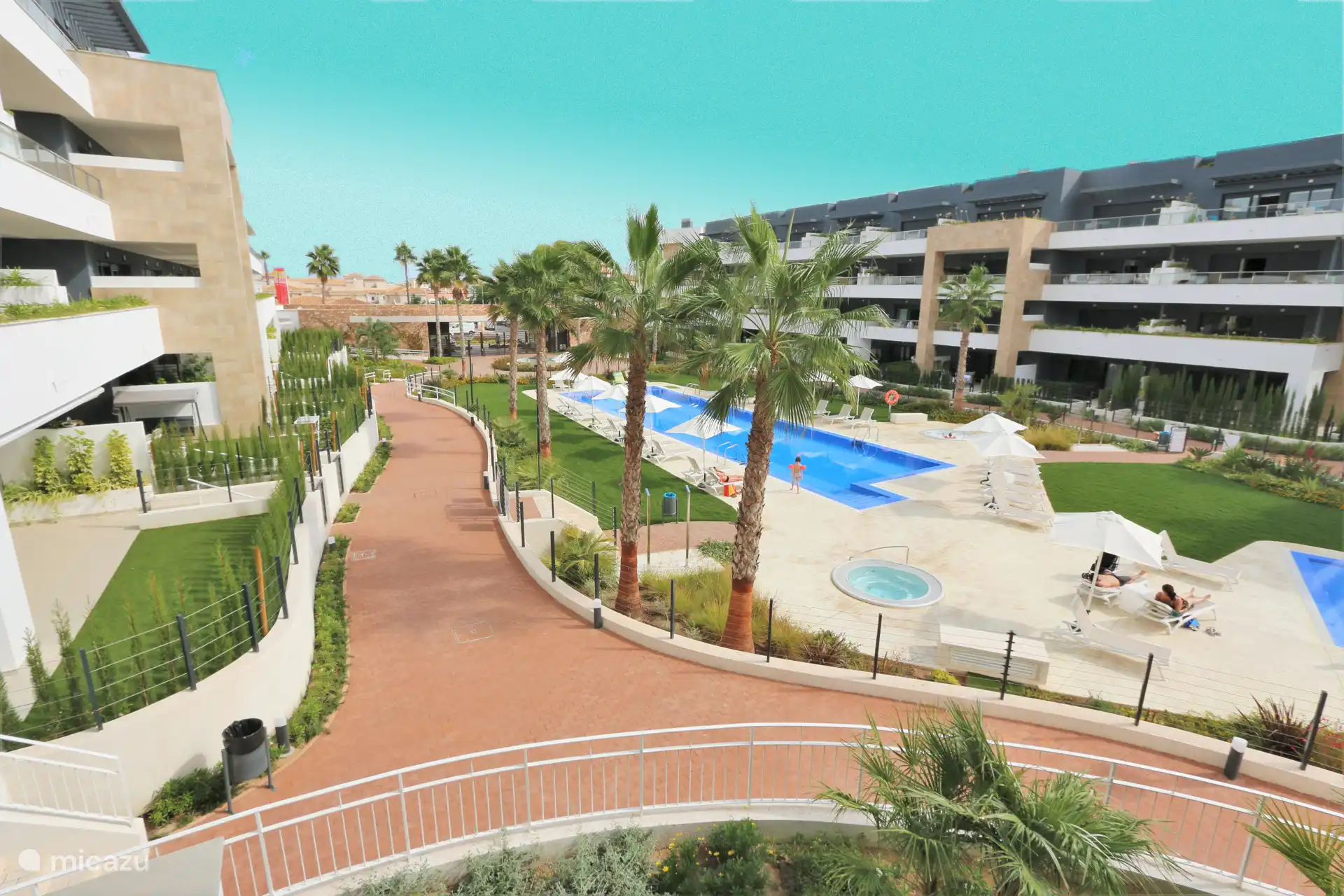 Piso de 3 habitaciones en Flamenca Village