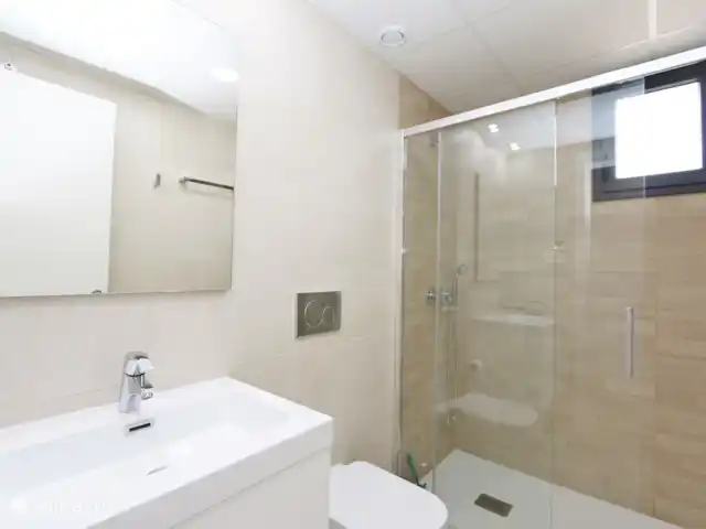 Appartement de 3 pièces à Flamenca Village | Espagne, Costa Blanca, Orihuela Costa - appartement Salle de bain avec douche à l’italienne