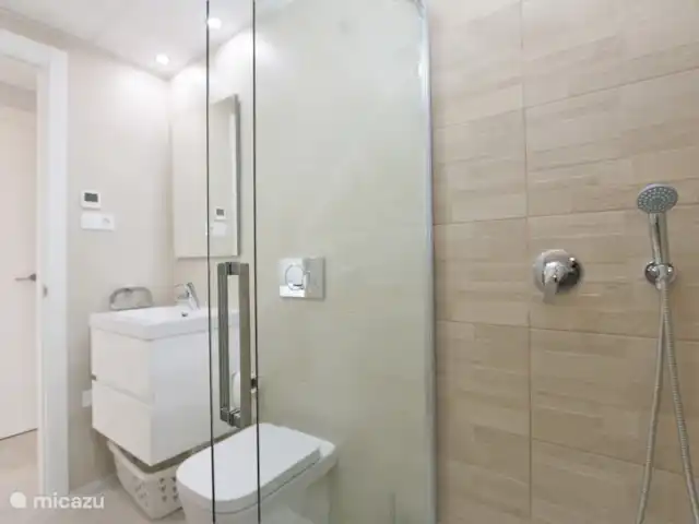 Appartement de 3 pièces à Flamenca Village | Espagne, Costa Blanca, Orihuela Costa - appartement Salle de bain avec douche à l’italienne
