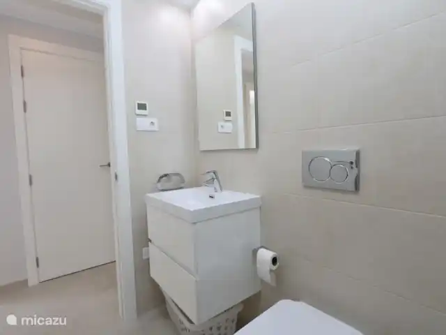 Appartement de 3 pièces à Flamenca Village | Espagne, Costa Blanca, Orihuela Costa - appartement Salle de bain avec douche à l’italienne