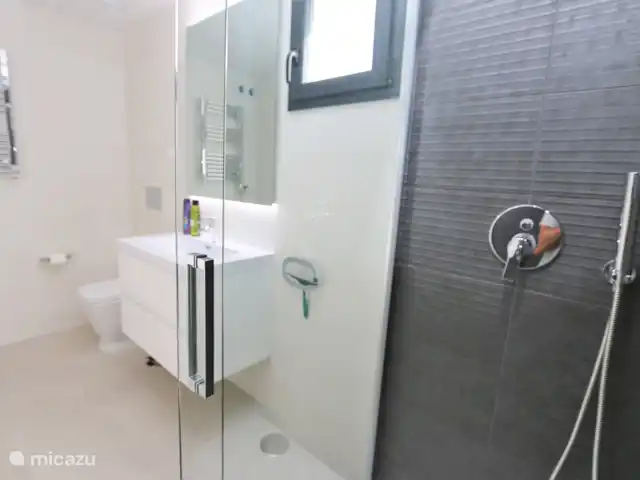 Appartement de 3 pièces à Flamenca Village | Espagne, Costa Blanca, Orihuela Costa - appartement Salle de bain avec douche à l’italienne