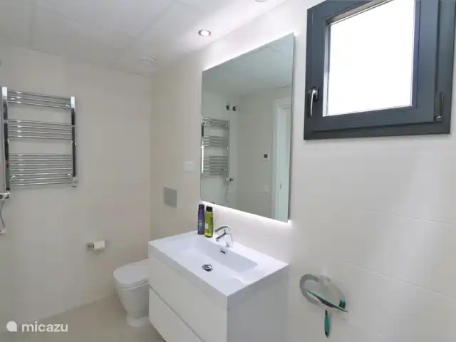 Appartement de 3 pièces à Flamenca Village | Espagne, Costa Blanca, Orihuela Costa - appartement Salle de bain avec douche à l’italienne