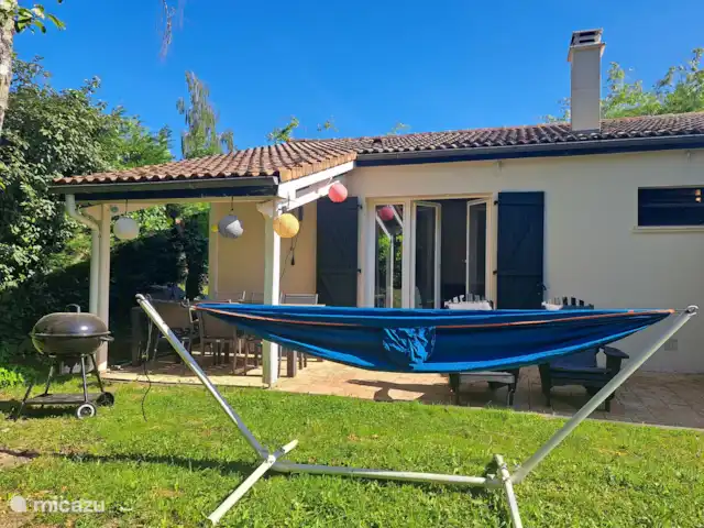 Location de Vacances France, Charente, Écuras, maison de vacances - Le Chat 217 Le Camelot Jardin