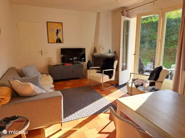 Location de Vacances France, Charente, Écuras, maison de vacances - Le Chat 217 Le Camelot Salon