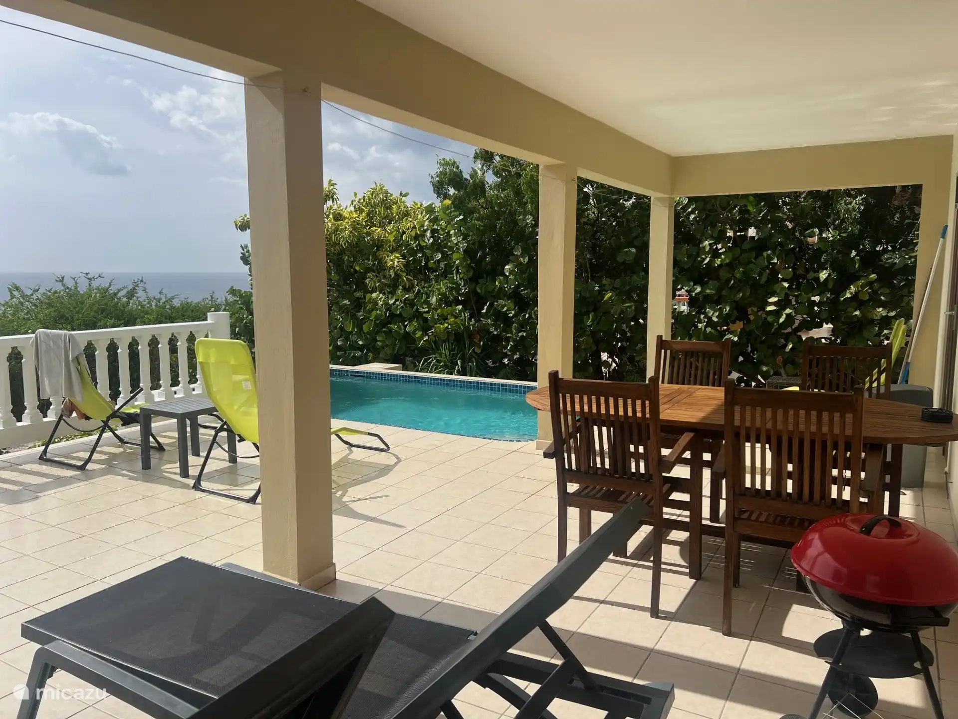 Terrace with sunbeds and private pool