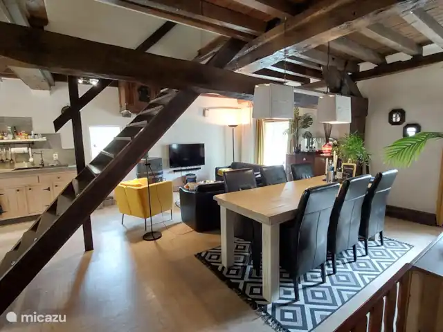Moulin Fouché | Le Moulin | France, Côte-d'Or, Arnay-le-Duc - gîte / cottage Salon confortable avec cuisine ouverte, coin salon et grande table à manger