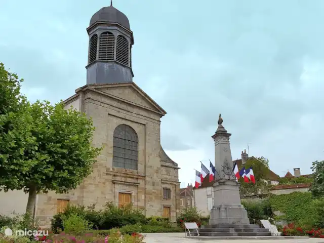 Moulin Fouché | Le Moulin | France, Côte-d'Or, Arnay-le-Duc - gîte / cottage L’église d’Arnay-le-Duc