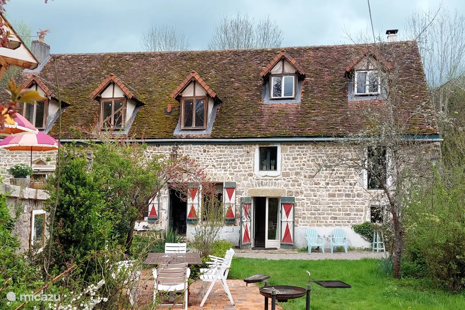 Die Gîte Le Moulin befindet sich im rechten Teil des Hauptgebäudes