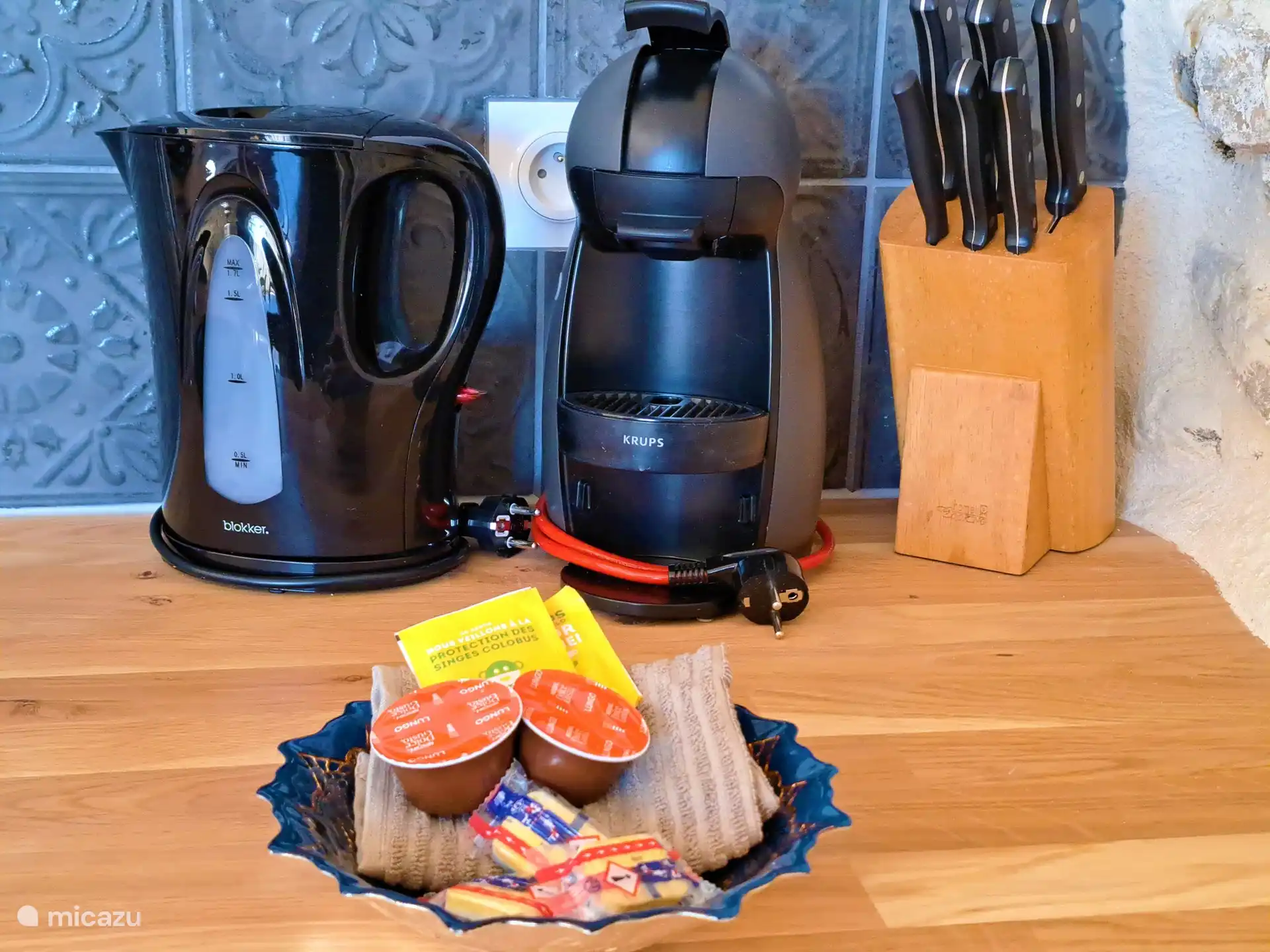 Coffee and tea is available on arrival.