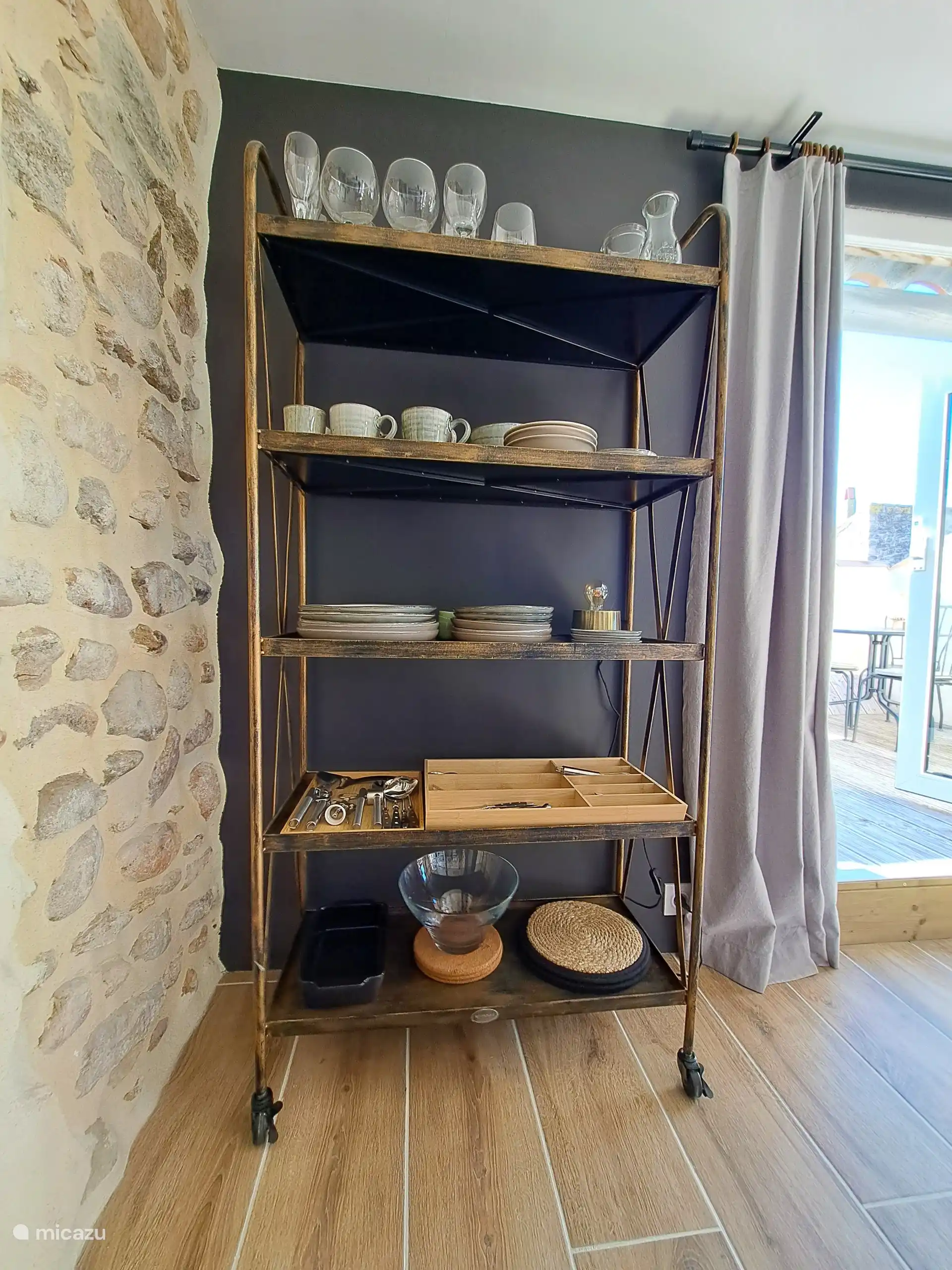 Sufficient crockery