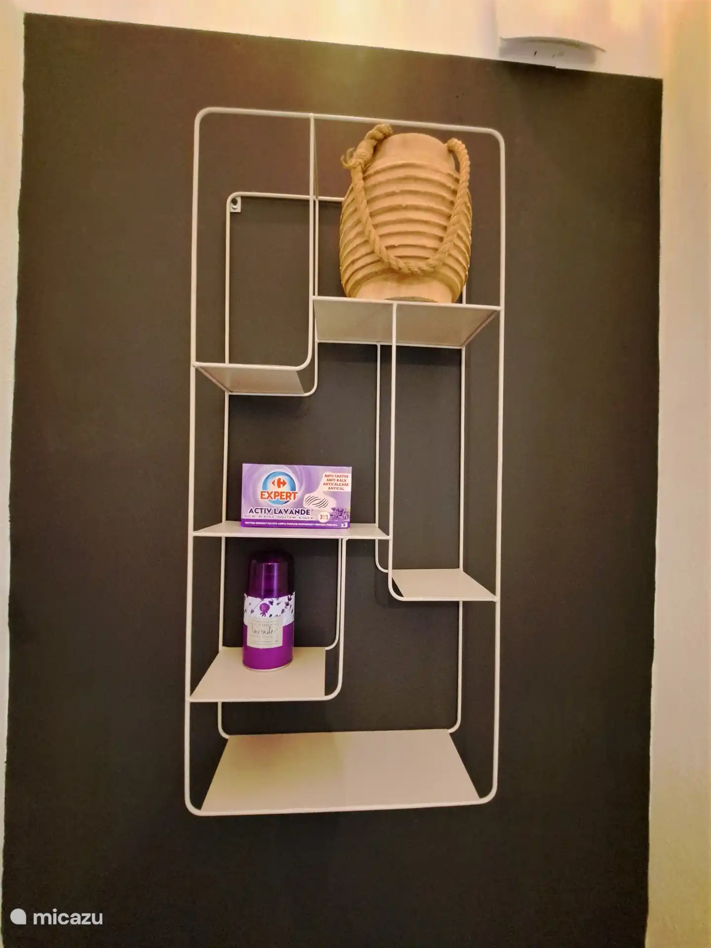 Toilettenpapier für die ersten Tage wird bei der Ankunft zur Verfügung gestellt.