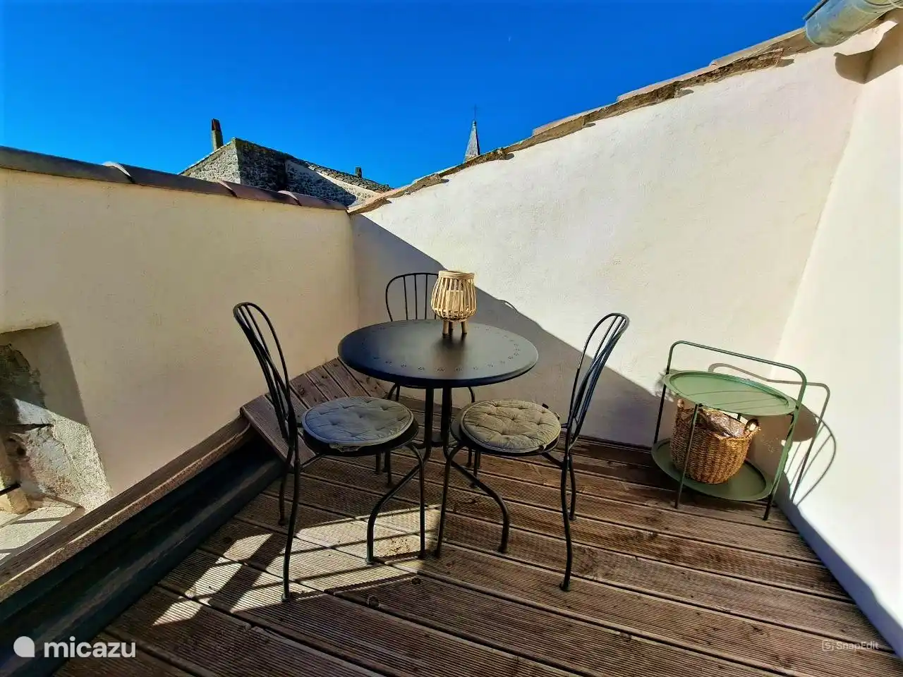 Essgarnitur auf der privaten Terrasse