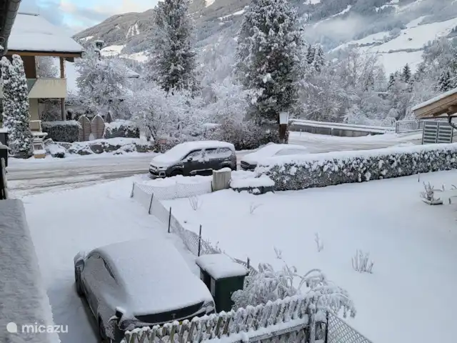 Location de Vacances Autriche, Salzburgerland, Bramberg am Wildkogel, appartement - Maison Mühlbach Kitzbühel Parking devant la porte