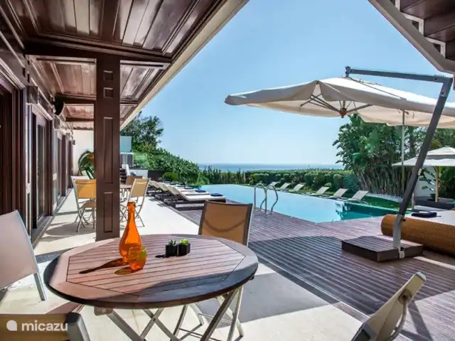 Villa Premier | Portugal, Algarve, Olhos De Agua - villa Places assises au bord de la piscine