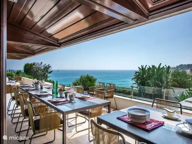Villa Premier | Portugal, Algarve, Olhos De Agua - villa Salle à manger sur la terrasse couverte
