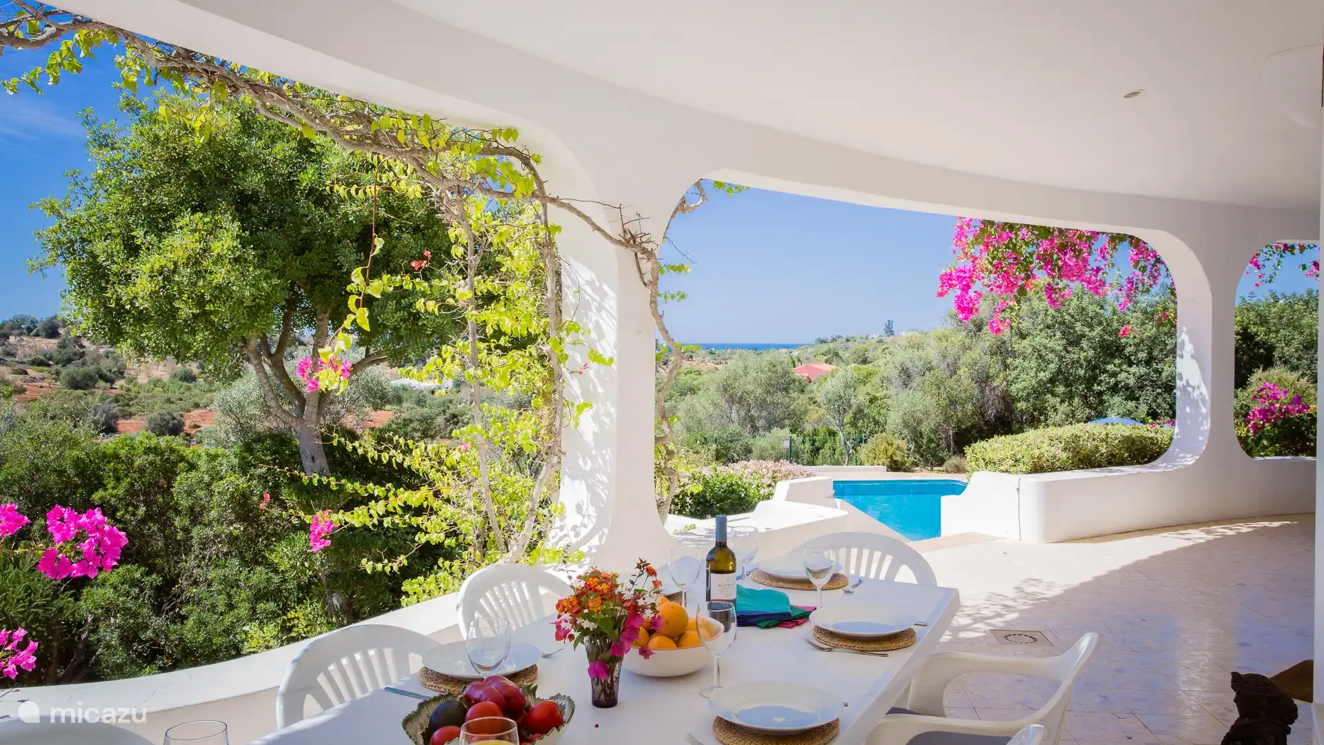 Mesa de comedor al aire libre
