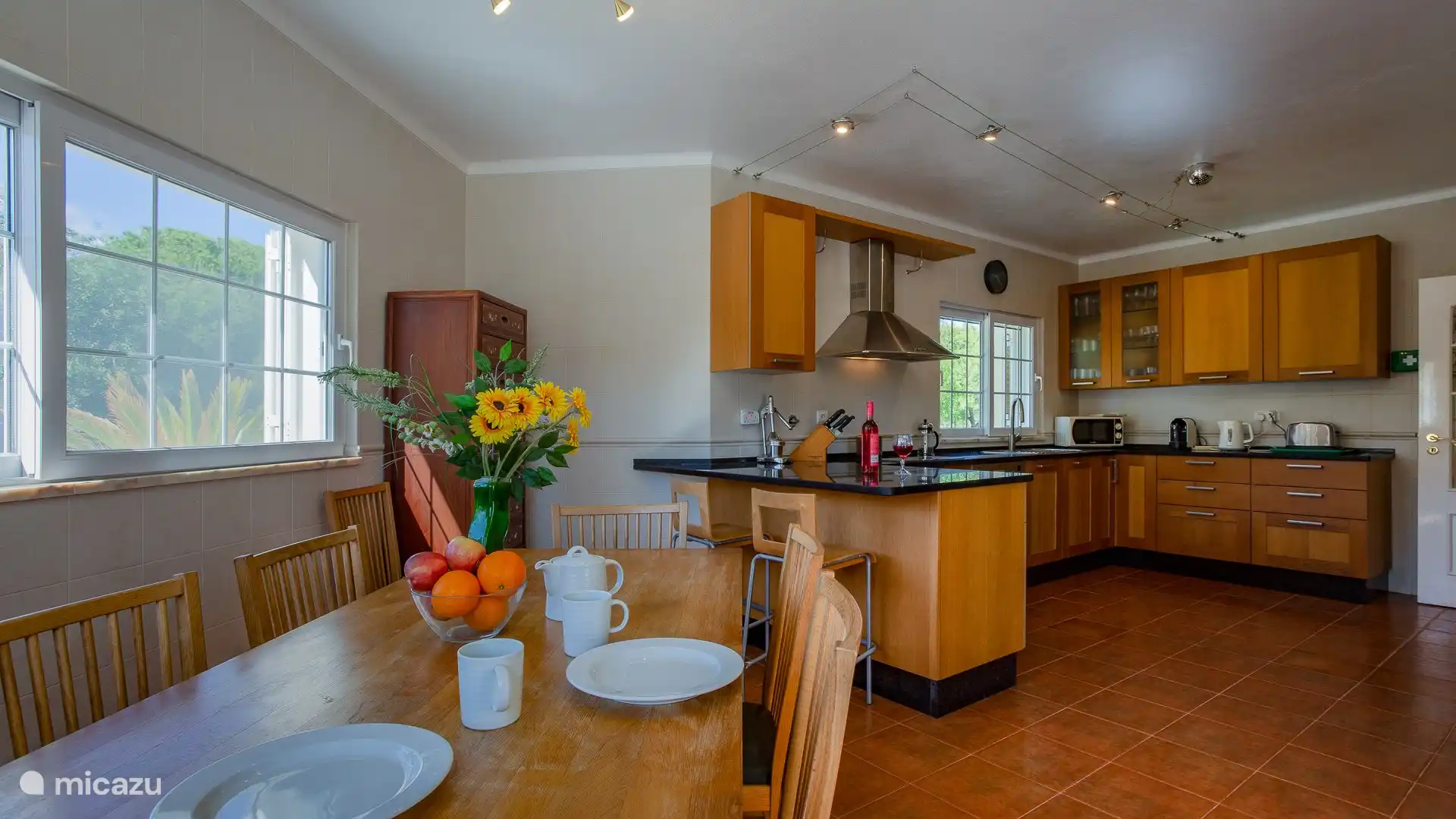 Küche mit Essbereich