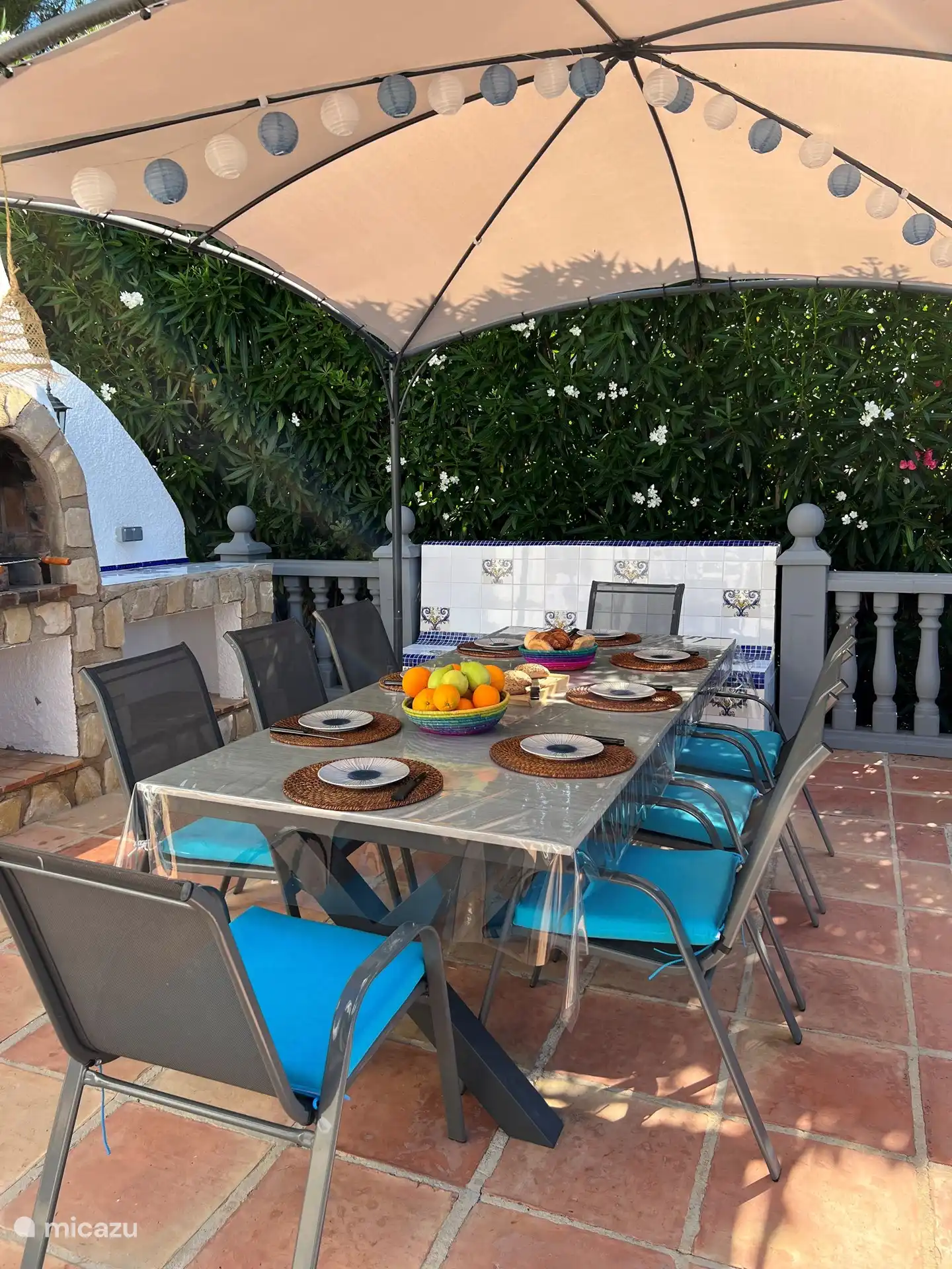 Petit-déjeuner sur la terrasse