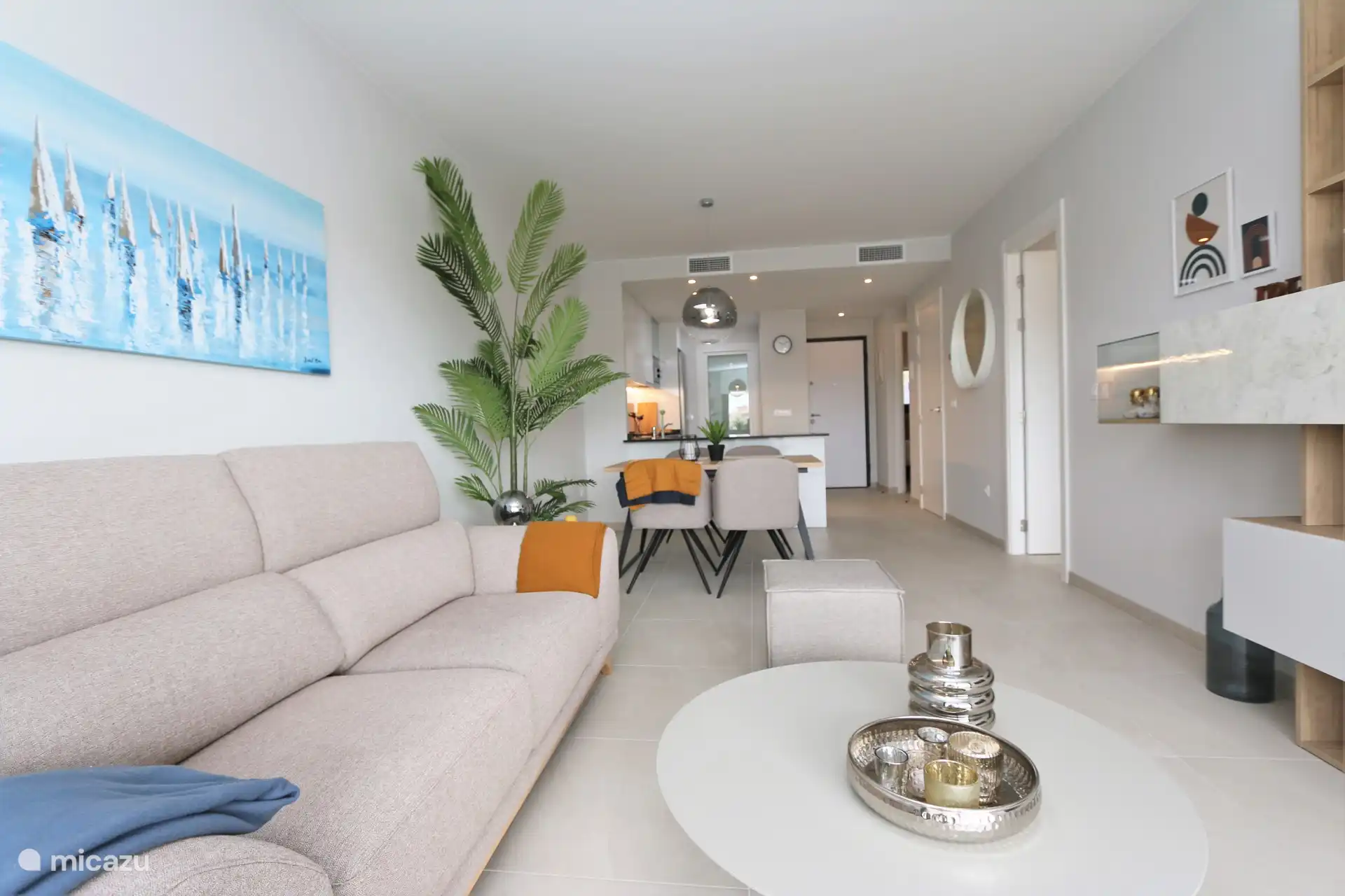 Salon, salle à manger et cuisine