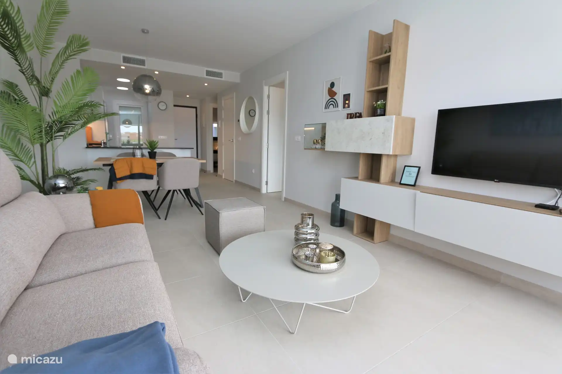 Salon, salle à manger et cuisine