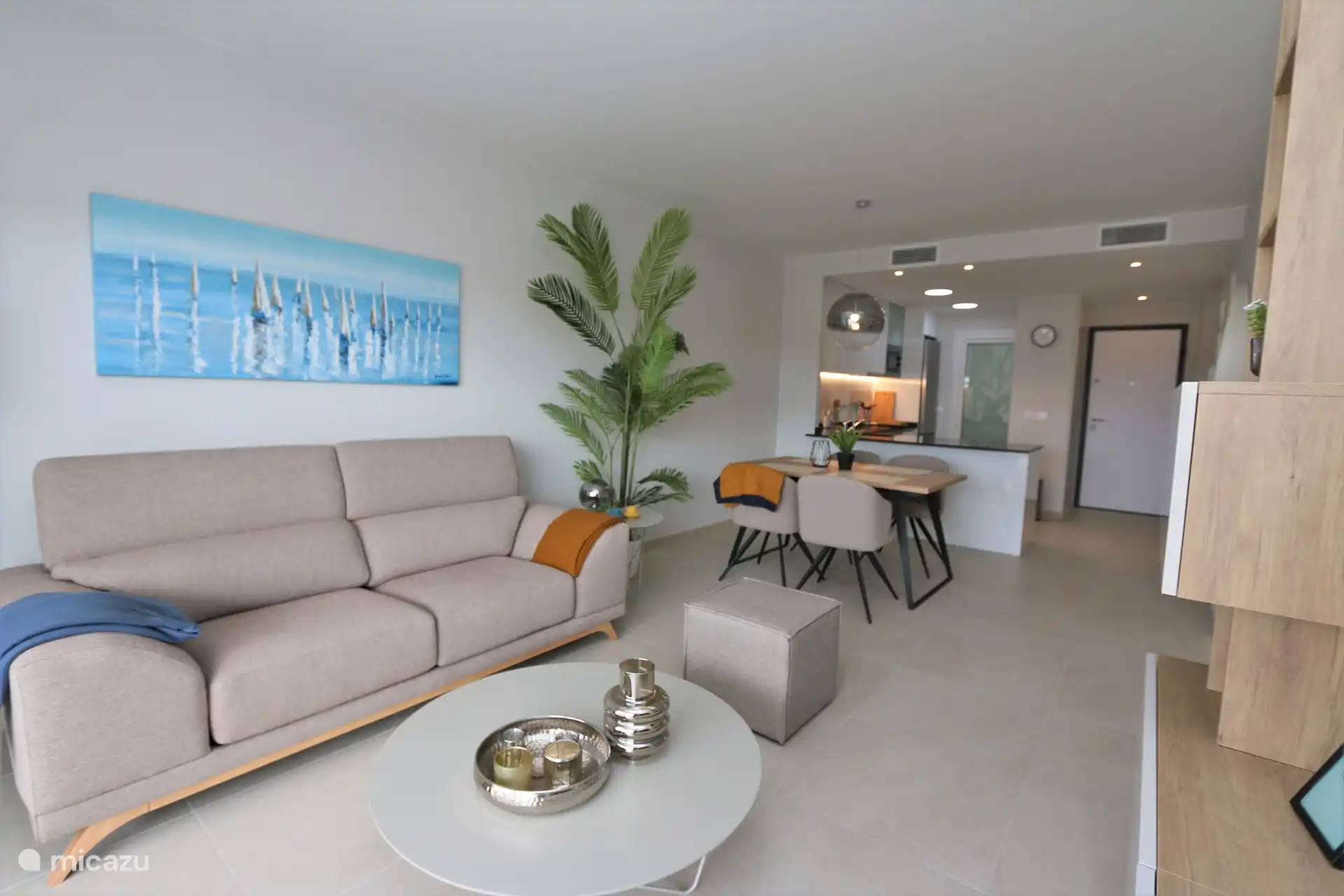 Salon, salle à manger et cuisine