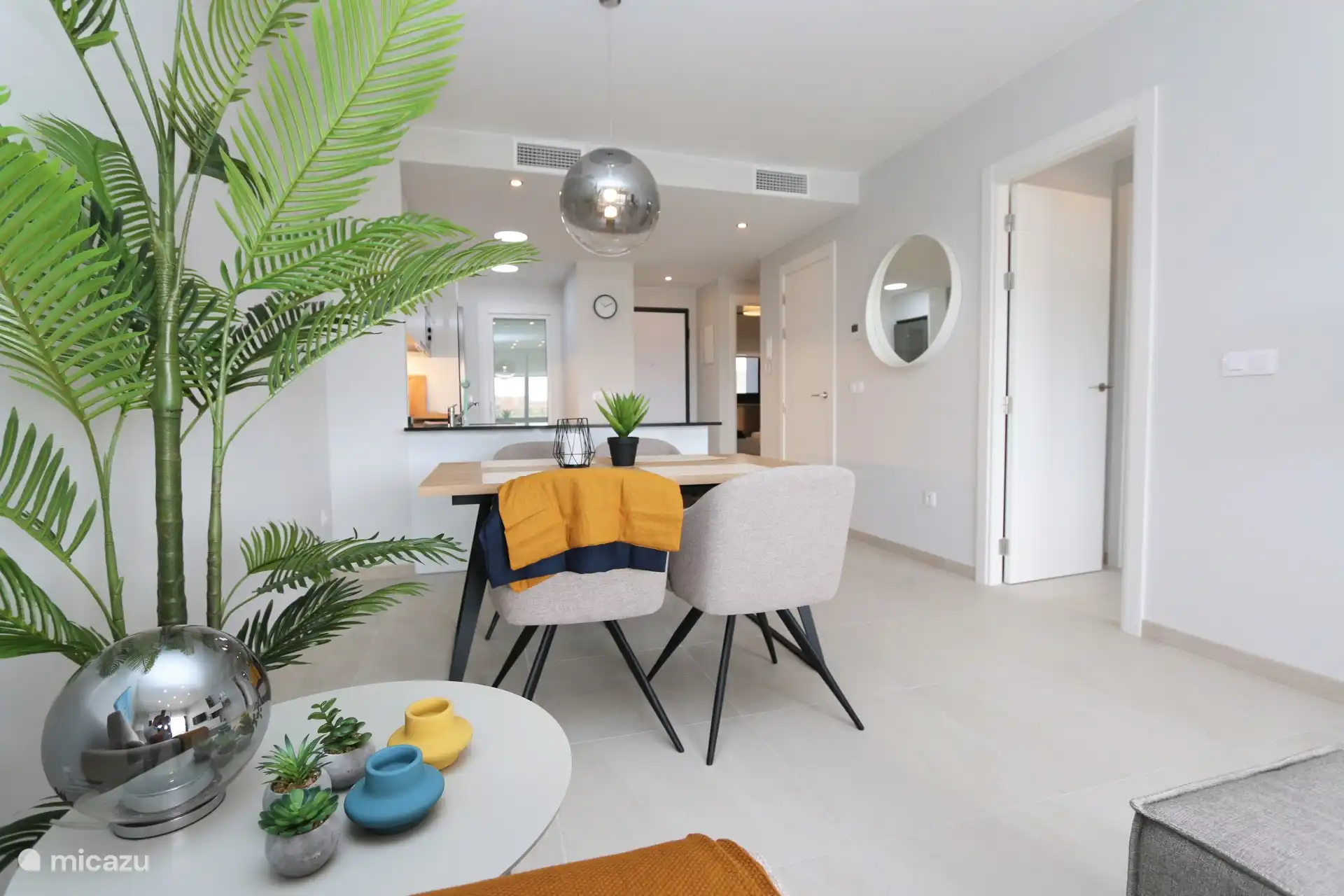 Salon, salle à manger et cuisine