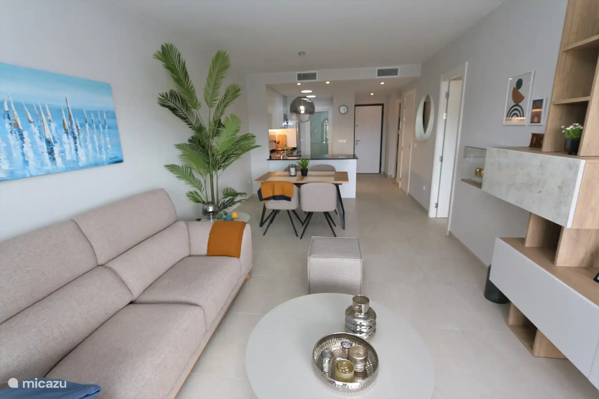 Salon, salle à manger et cuisine