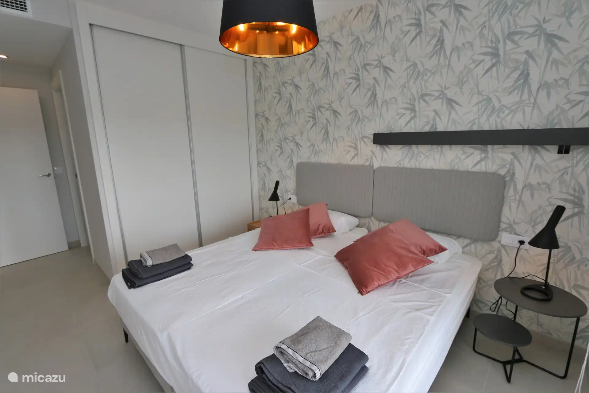 Chambre avec lit double