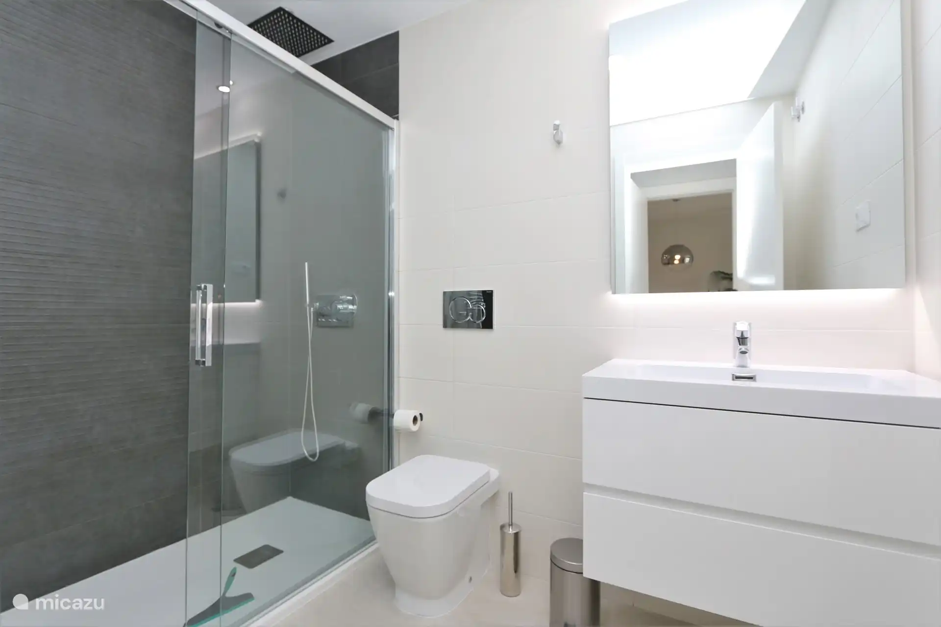 Salle de bain avec douche à l’italienne