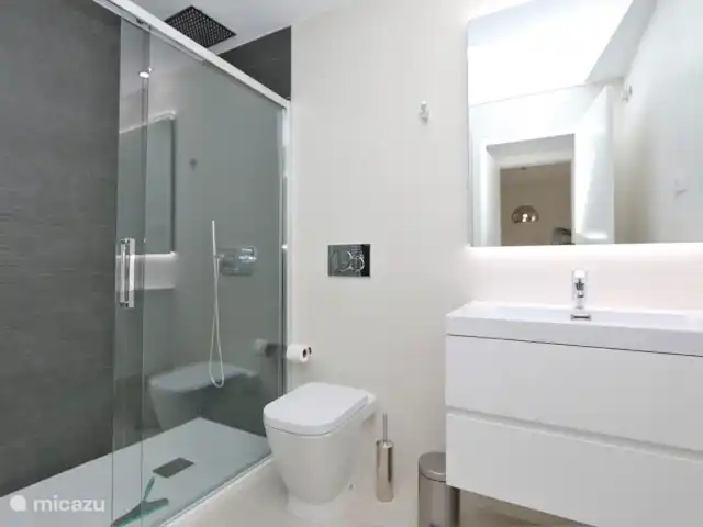 Apartamento de lujo en Flamenca Village en España, Costa Blanca, Orihuela Costa - apartamento Cuarto de baño con ducha a ras de suelo