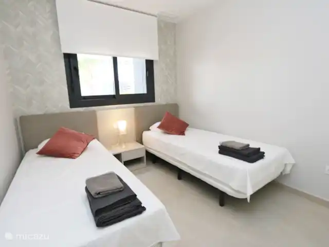 Apartamento de lujo en Flamenca Village en España, Costa Blanca, Orihuela Costa - apartamento Dormitorio con dos camas individuales