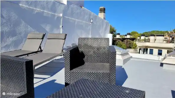 Zitplaatsen op dakterras

