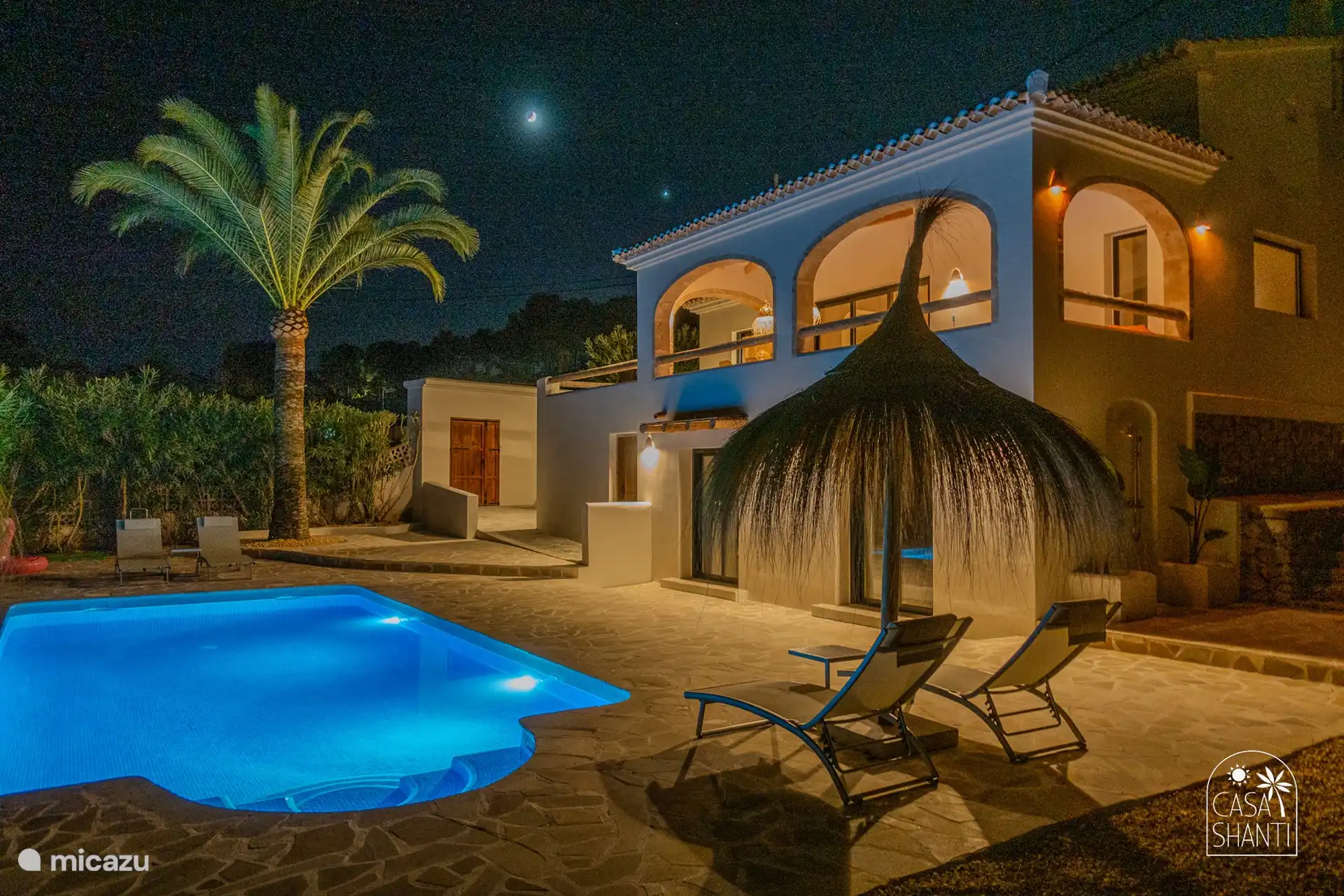 Casa Shanti bei Nacht.