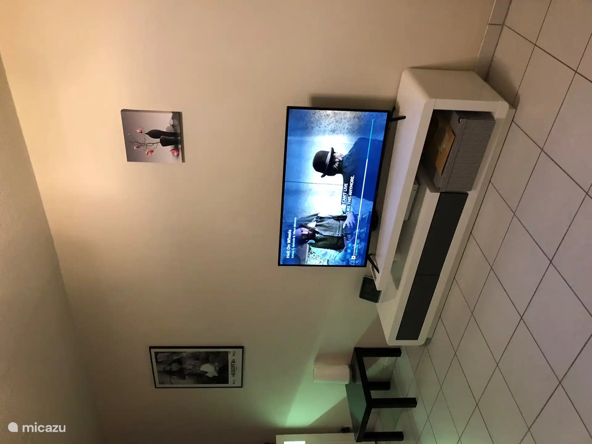 Flatscreen-tv met streamingplatforms zoals Netflix, Prime, Apple 