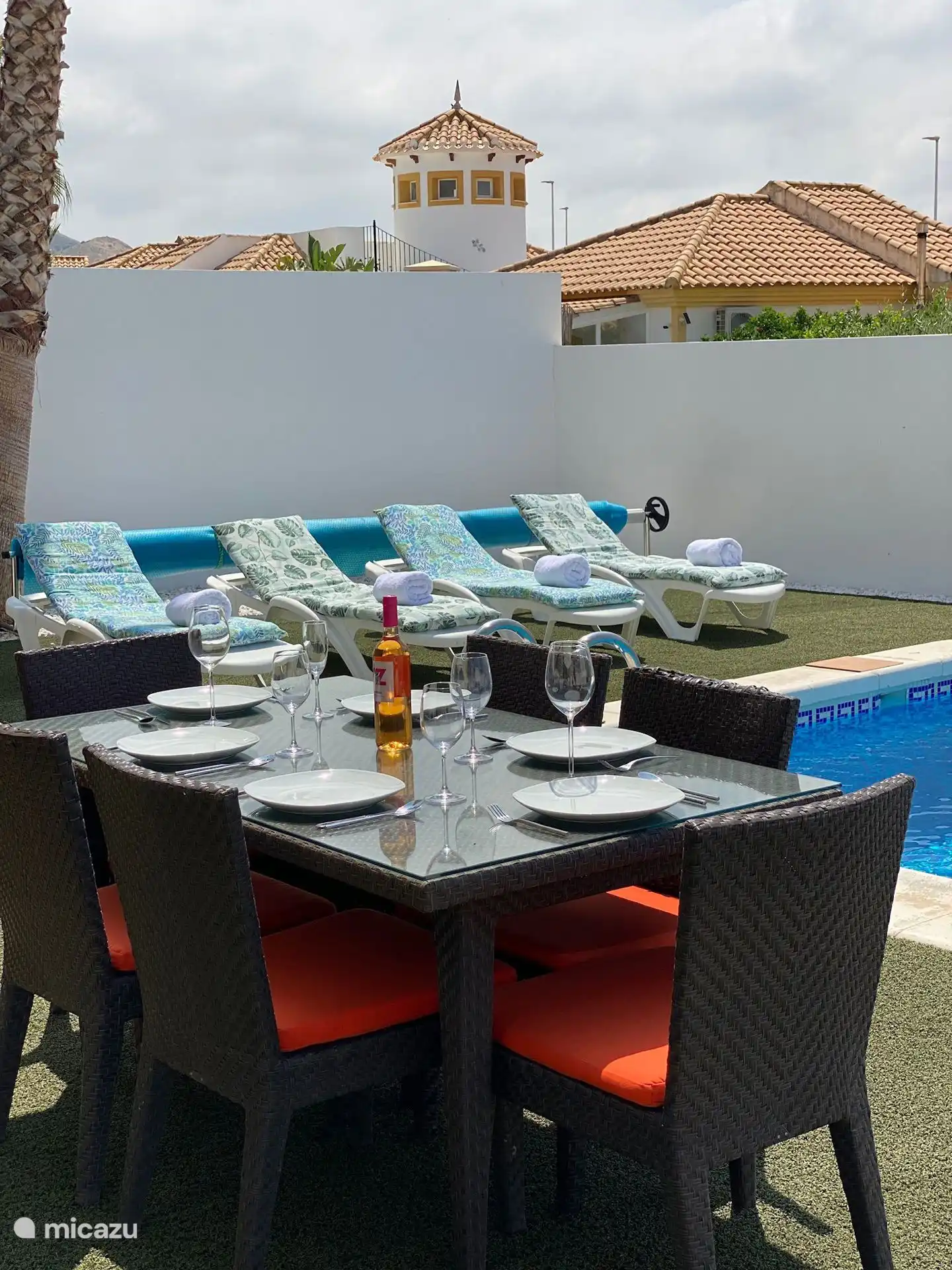 Eat by the pool and laze around