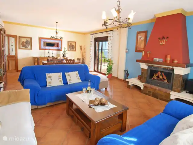 Villa Buenavista huren in Spanje, Costa del Sol, Comares - villa De deur van de woonkamer opent naar een terras met spectaculair uitzicht.