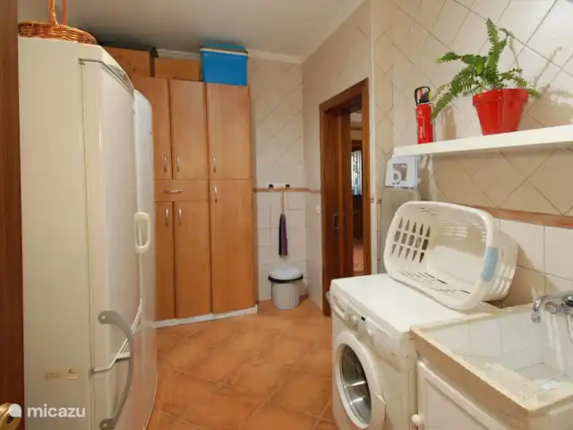 Villa Buenavista huren in Spanje, Costa del Sol, Comares - villa Veel opbergplaats, een wasmachine en strijkgerief in  de bijkeuken.