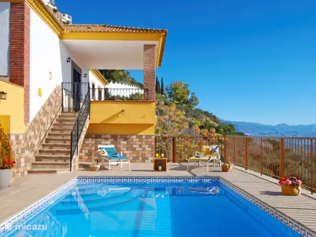 Villa Buenavista huren in Spanje, Costa del Sol, Comares - villa Het zwembad terras is volledig omheind en heeft een adembenemend uitzicht.