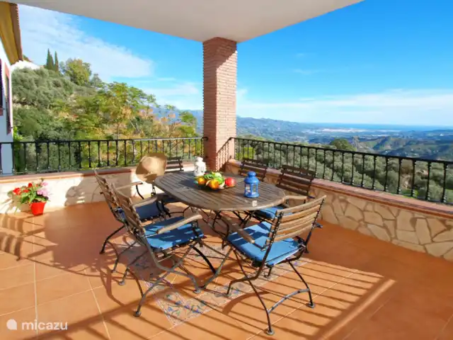 Villa Buenavista huren in Spanje, Costa del Sol, Comares - villa Het terras dat je vanuit de woonkamer betreedt is een droomplek.