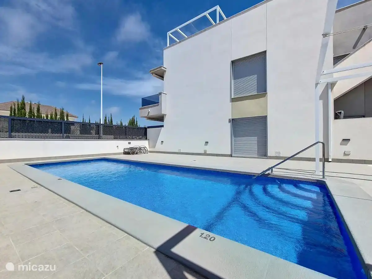 Schwimmbad und Wohnung