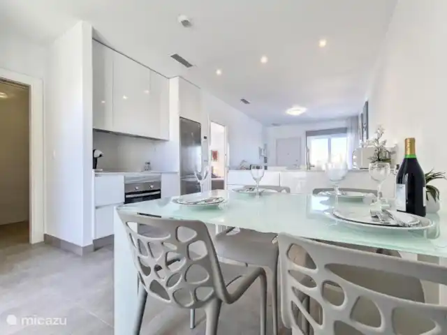 Location de Vacances Espagne, Costa Cálida, Lo Pagán, penthouse - Casa Luna Dorada - luxe La cuisine est entièrement équipée avec réfrigérateur-congélateur, four, micro-ondes, lave-vaisselle, lave-linge, machine Nespresso (what else), ...