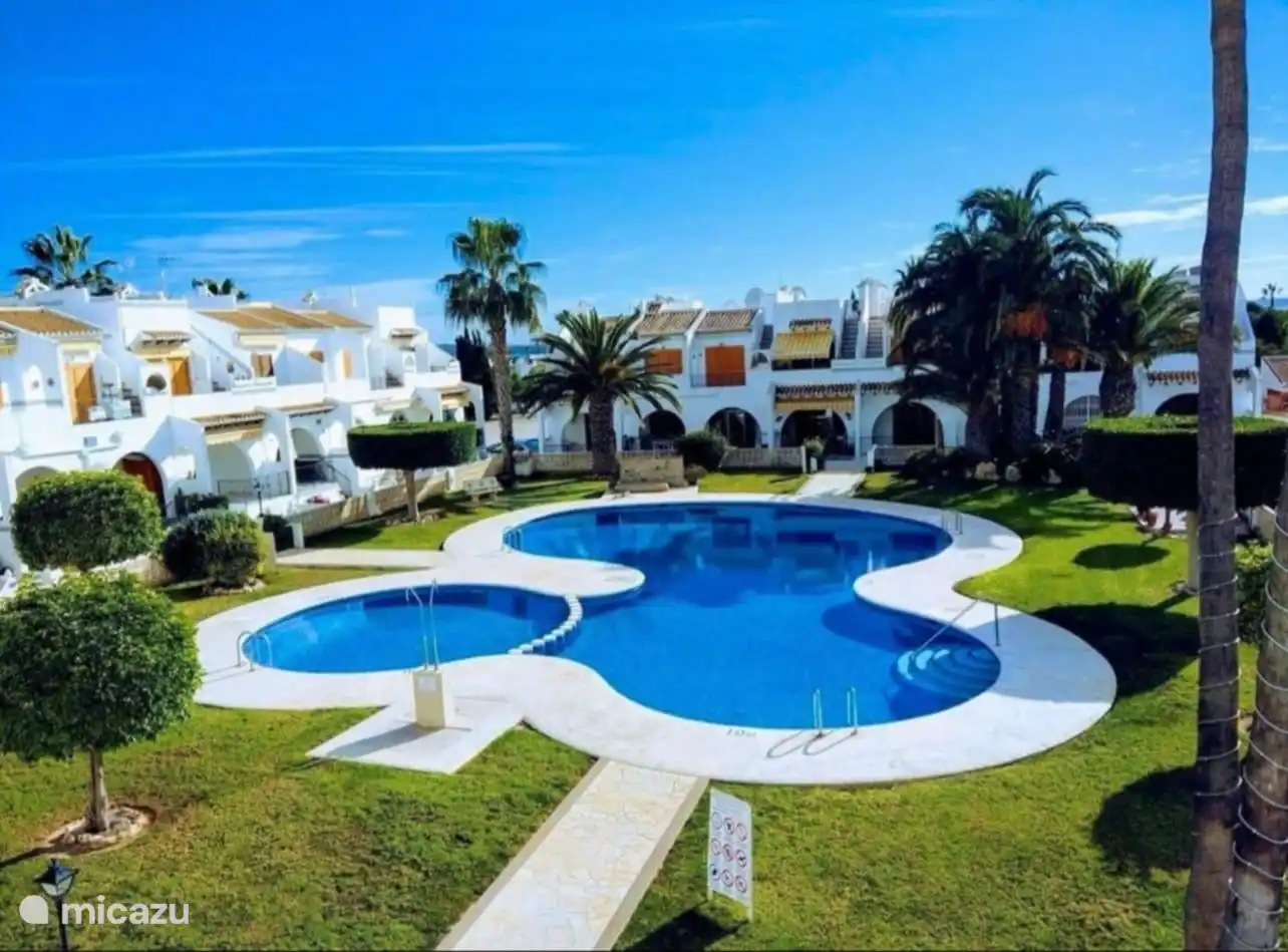 Eindruck vom Gemeinschaftspool und der Residenz