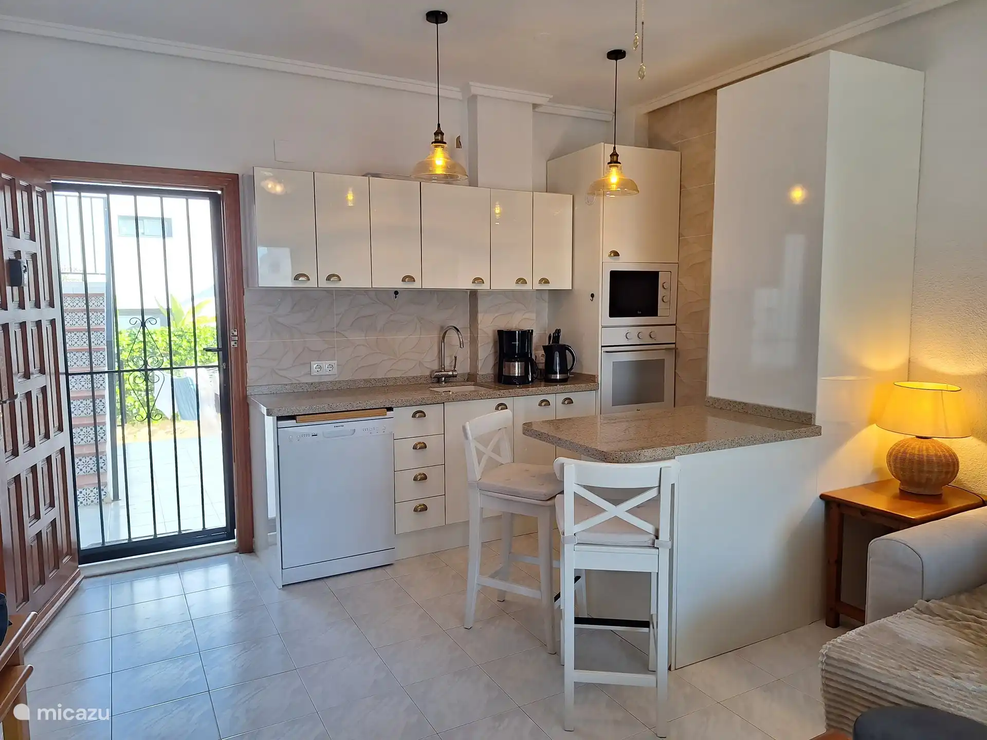 Voll ausgestattete Küche