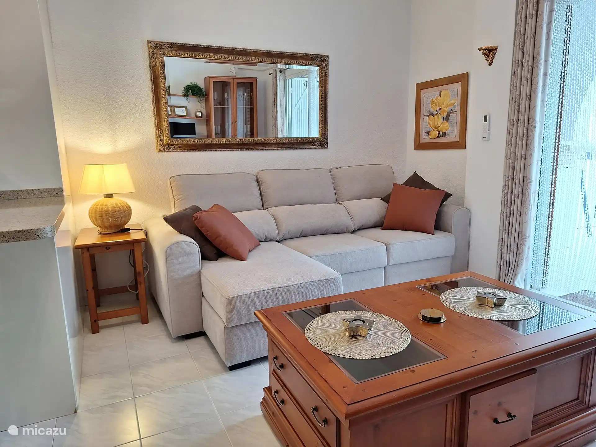 Wohnzimmer mit Lounge-Sofa