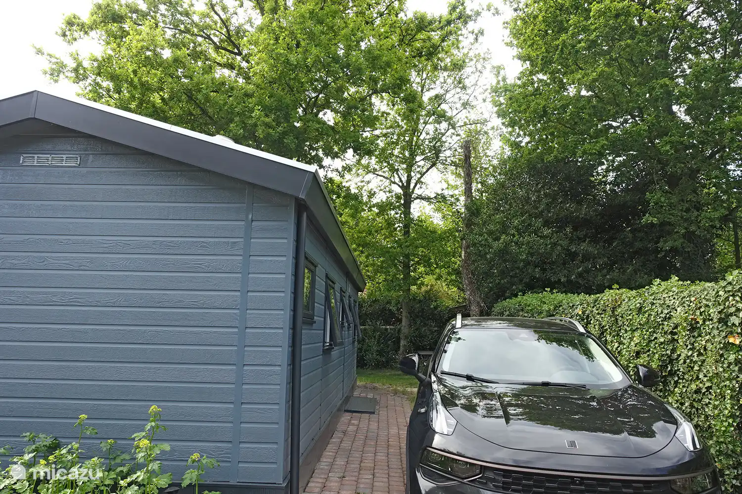 5 persoons Chalet de Wilg, Rheezerveen. Eigen oprit naast het huisje.