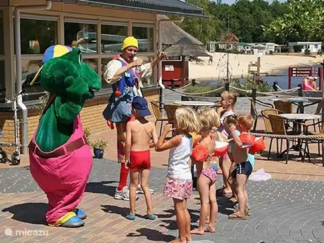 De Wilg, Stoetenslagh huren in Nederland, Overijssel, Rheezerveen - chalet 5 persoons Chalet de Wilg, Rheezerveen. Gratis gebruik van Capfun Stoetenslagh, hele dag door animatie van klein tot 18 jaar.